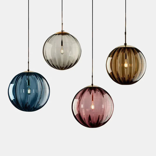 Pendentif boule nordique en verre coloré
